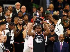 转折点埃因霍温防线松动，全明星赛今夜攻防权衡，目标明确，轮换策略成焦点